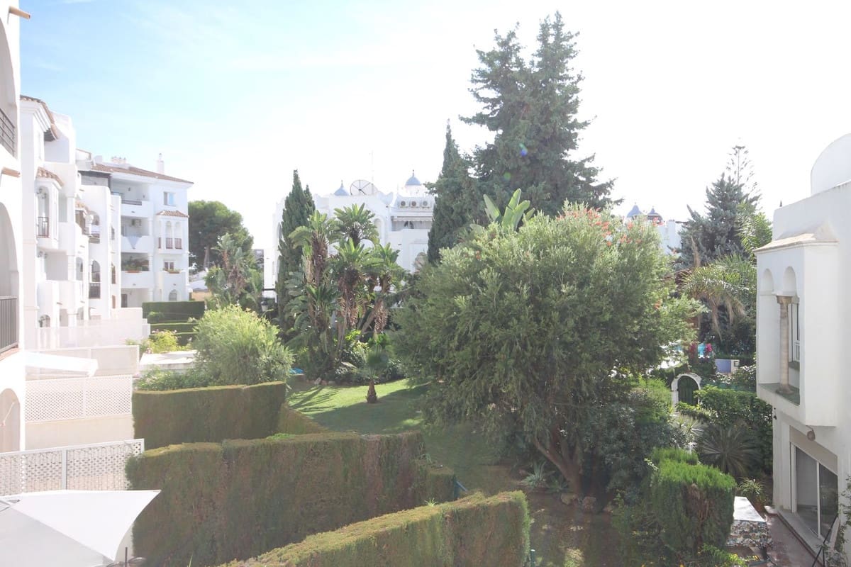 2 bedroom Apartment for sale in Calahonda with pool garage - € 315,000 (Ref: 9103748)