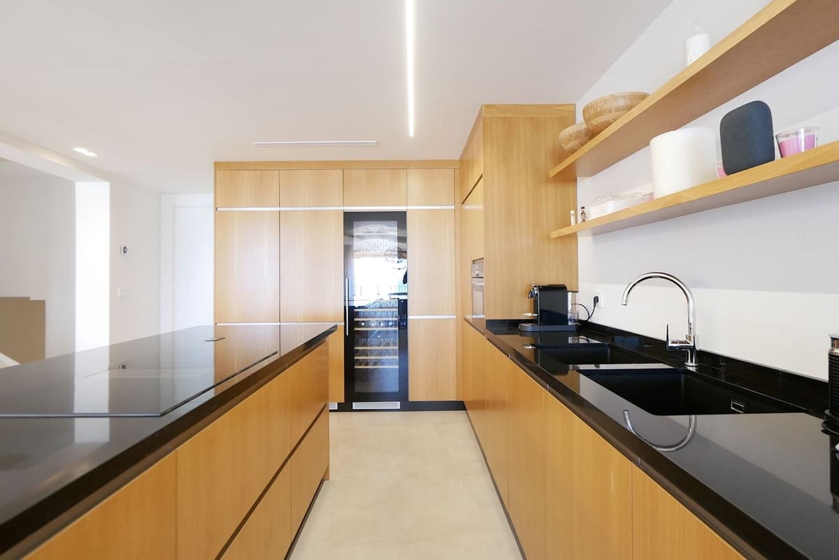 3 makuuhuone Huoneisto myytävänä paikassa Cabopino mukana uima-altaan 
autotalli - 990 000 € (Ref: 9105158)