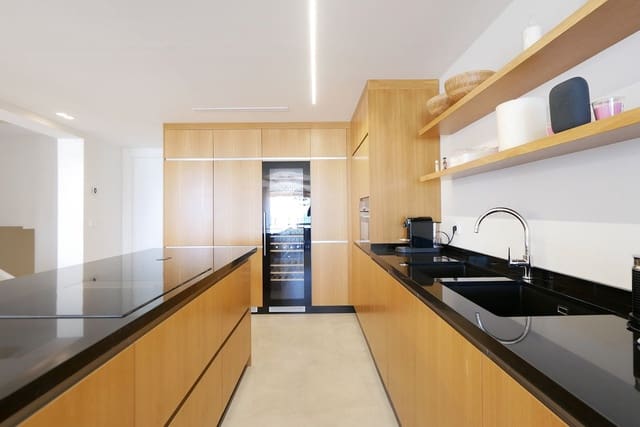 3 soverom Leilighet til salgs i Cabopino, Marbella med svømmebasseng garasje - € 990 000 (Ref: 9105158)