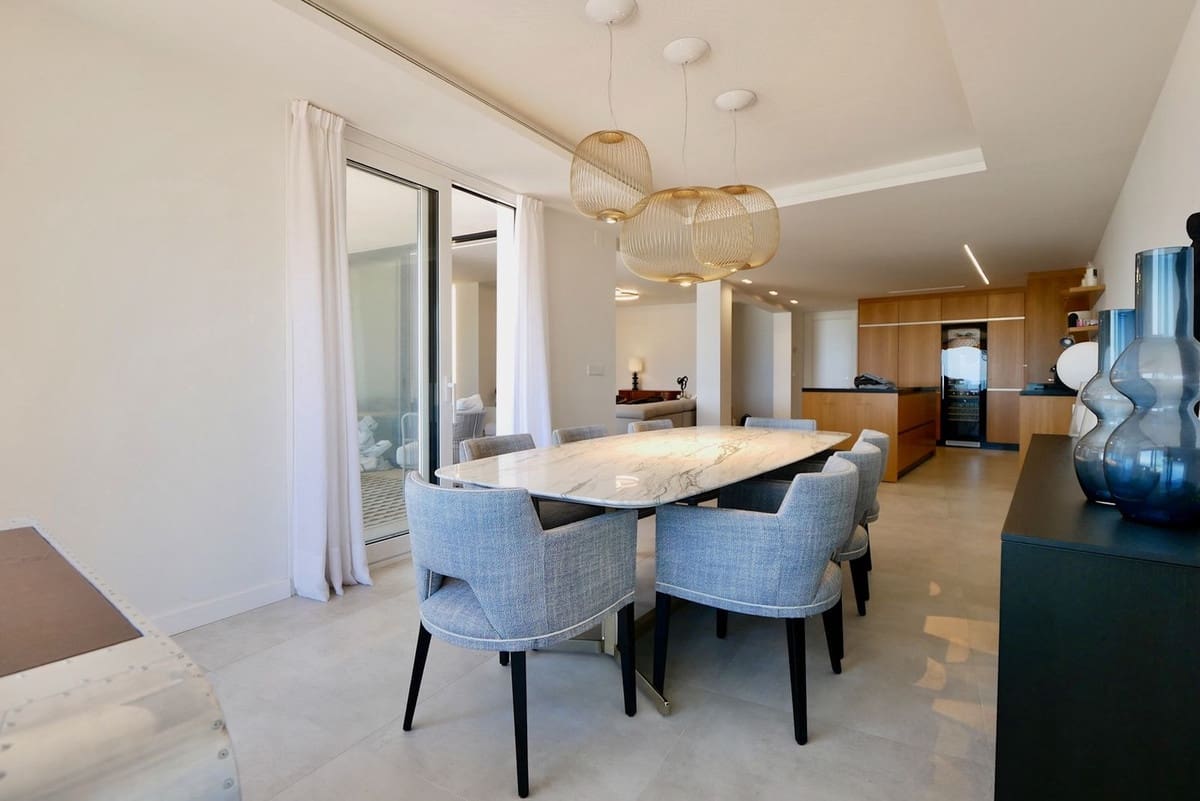 3 makuuhuone Huoneisto myytävänä paikassa Cabopino mukana uima-altaan 
autotalli - 990 000 € (Ref: 9105158)