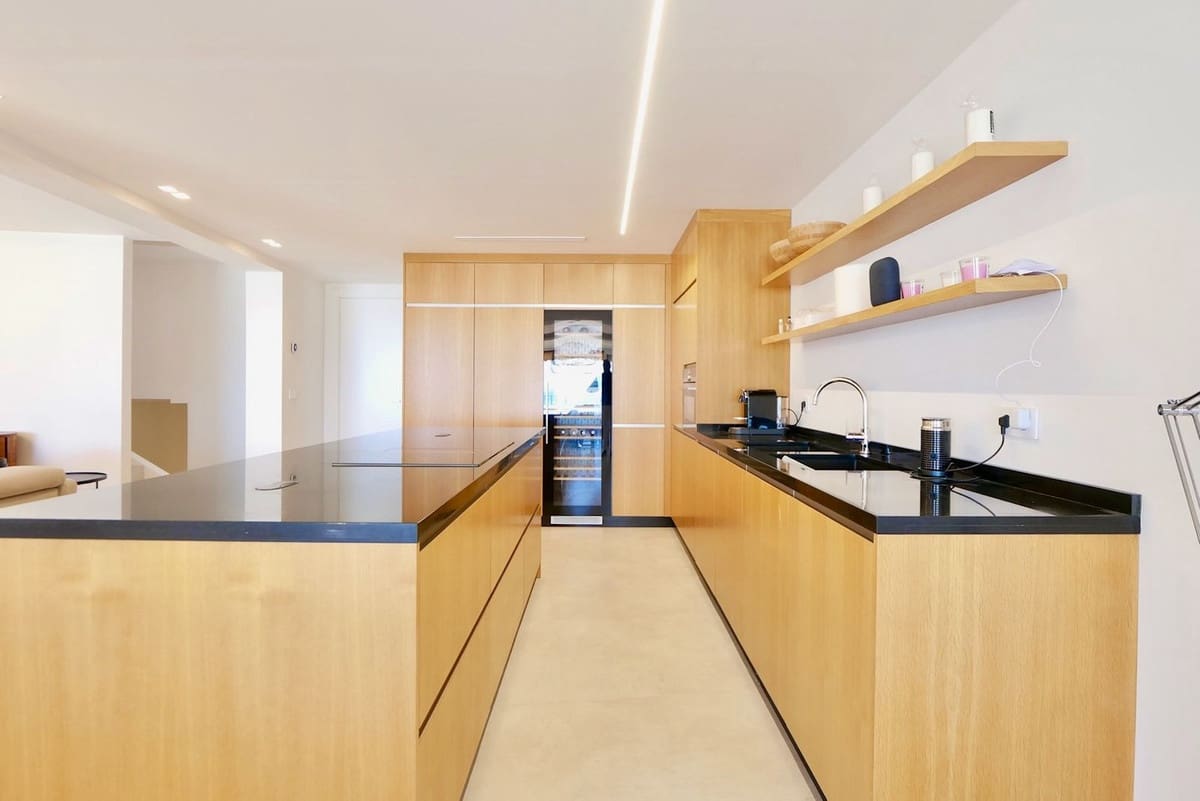 3 makuuhuone Huoneisto myytävänä paikassa Cabopino mukana uima-altaan 
autotalli - 990 000 € (Ref: 9105158)