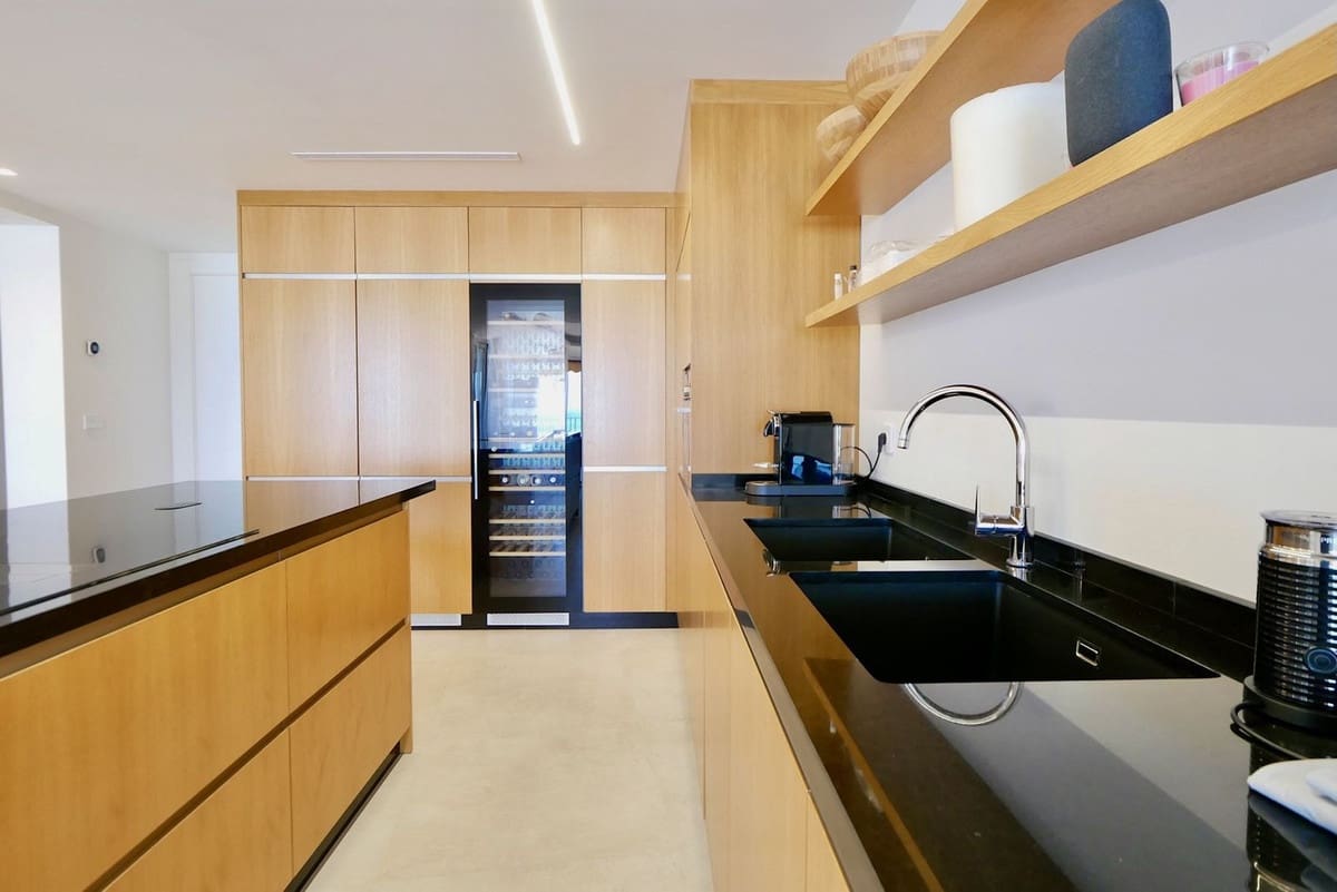 3 makuuhuone Huoneisto myytävänä paikassa Cabopino mukana uima-altaan 
autotalli - 990 000 € (Ref: 9105158)