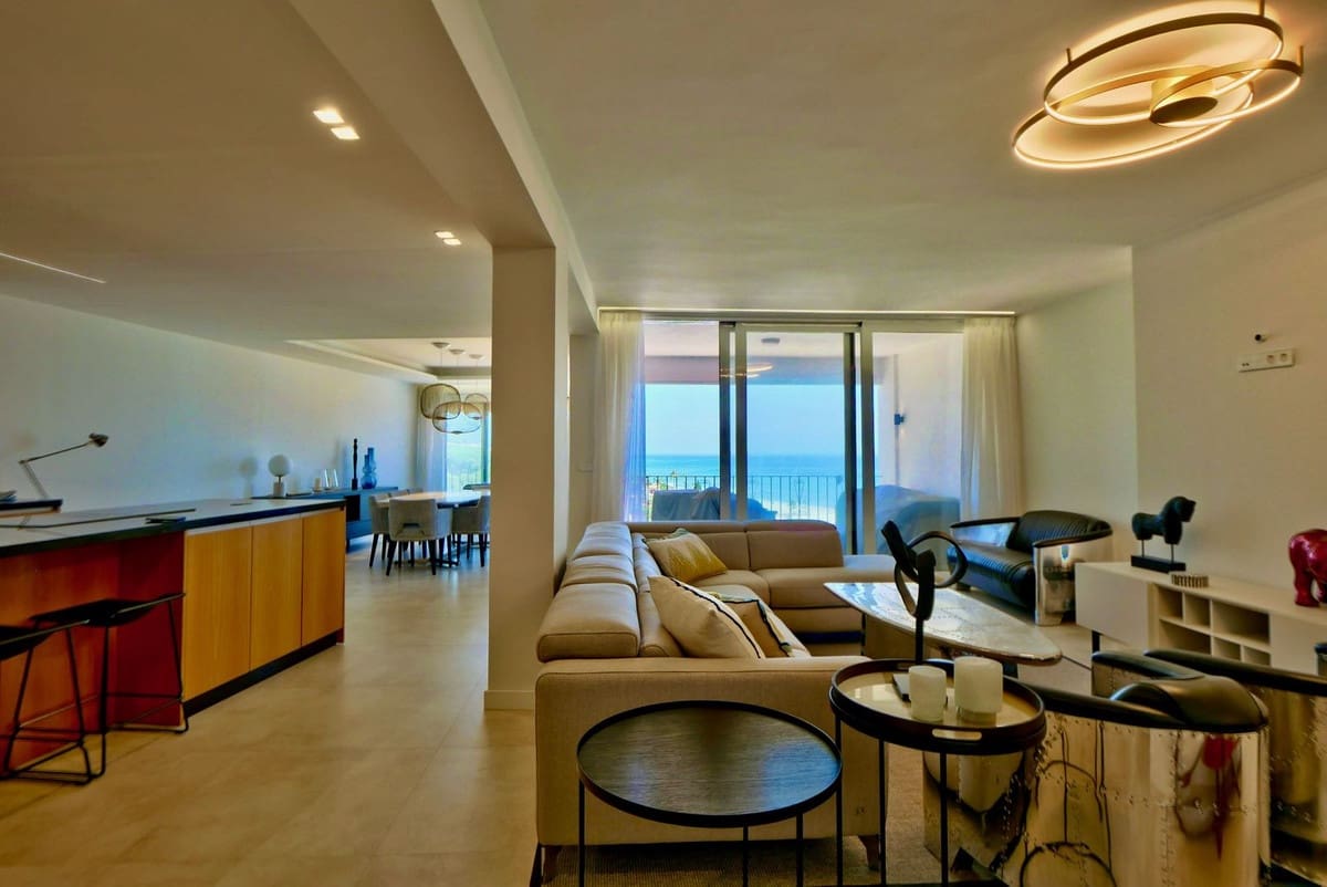 3 makuuhuone Huoneisto myytävänä paikassa Cabopino mukana uima-altaan 
autotalli - 990 000 € (Ref: 9105158)