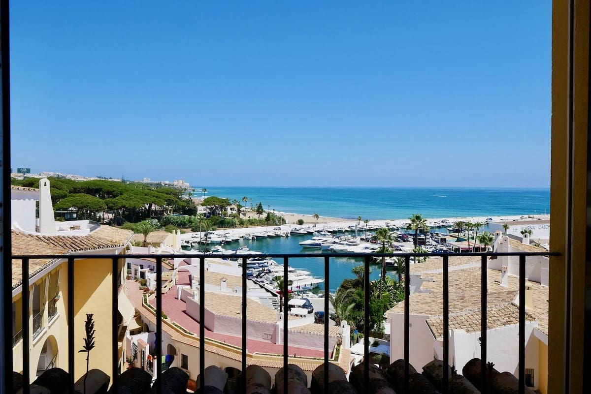 3 makuuhuone Huoneisto myytävänä paikassa Cabopino mukana uima-altaan 
autotalli - 990 000 € (Ref: 9105158)