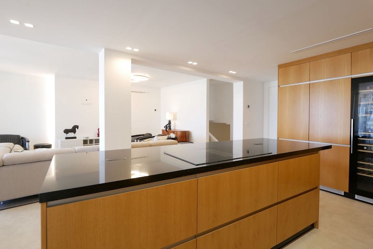 3 makuuhuone Huoneisto myytävänä paikassa Cabopino mukana uima-altaan 
autotalli - 990 000 € (Ref: 9105158)