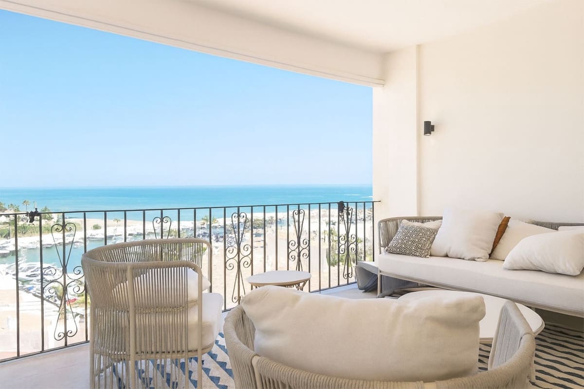 3 makuuhuone Huoneisto myytävänä paikassa Cabopino mukana uima-altaan 
autotalli - 990 000 € (Ref: 9105158)