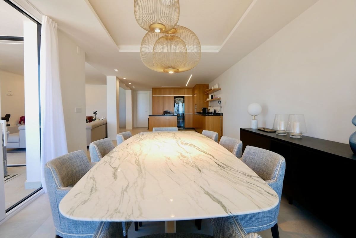 3 makuuhuone Huoneisto myytävänä paikassa Cabopino mukana uima-altaan 
autotalli - 990 000 € (Ref: 9105158)