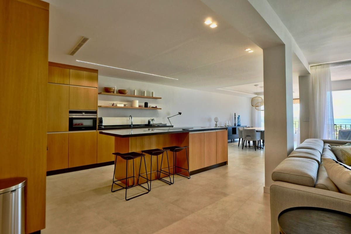 3 makuuhuone Huoneisto myytävänä paikassa Cabopino mukana uima-altaan 
autotalli - 990 000 € (Ref: 9105158)