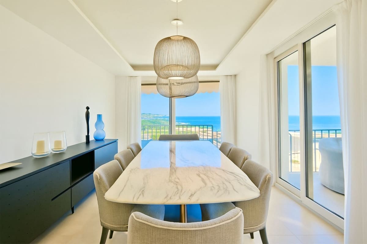 3 makuuhuone Huoneisto myytävänä paikassa Cabopino mukana uima-altaan 
autotalli - 990 000 € (Ref: 9105158)