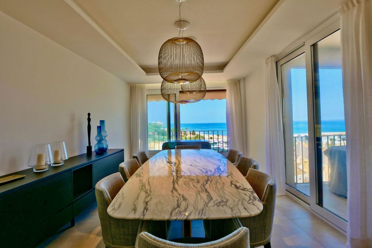 3 makuuhuone Huoneisto myytävänä paikassa Cabopino mukana uima-altaan 
autotalli - 990 000 € (Ref: 9105158)