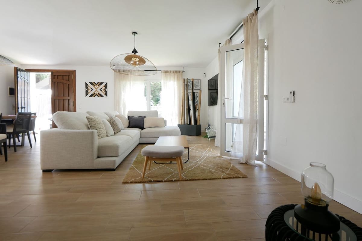 3 soveværelse Villa til salg i Marbella med swimmingpool garage - € 1.490.000 (Ref: 9107906)