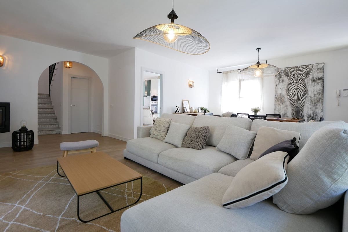 3 soveværelse Villa til salg i Marbella med swimmingpool garage - € 1.490.000 (Ref: 9107906)