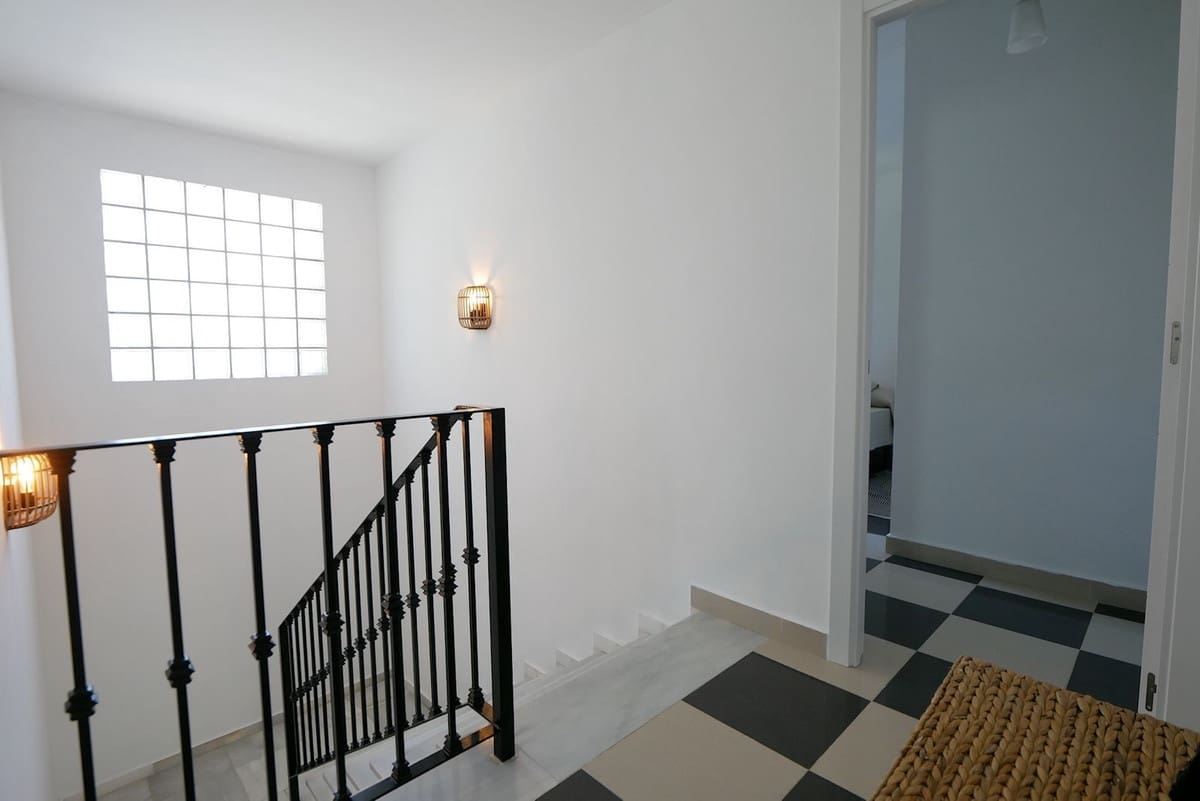 3 soveværelse Villa til salg i Marbella med swimmingpool garage - € 1.490.000 (Ref: 9107906)