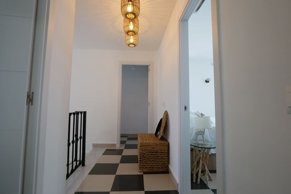 3 soveværelse Villa til salg i Marbella med swimmingpool garage - € 1.490.000 (Ref: 9107906)