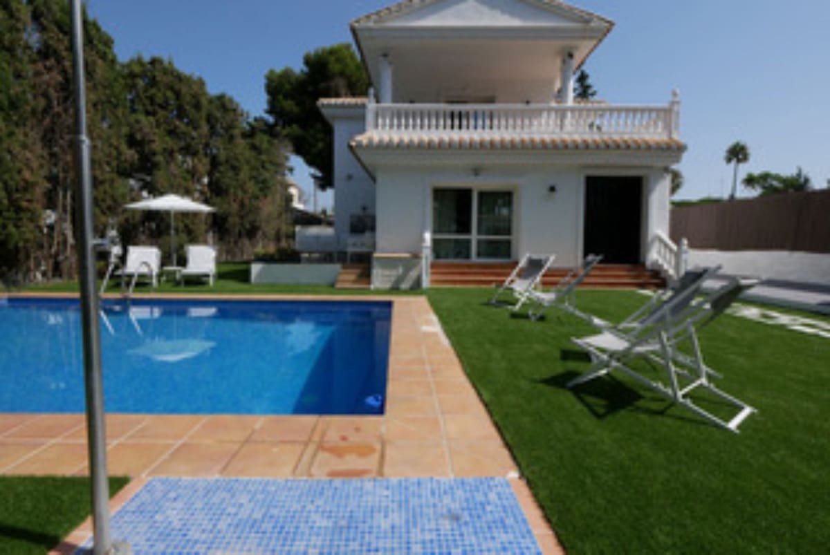 3 soveværelse Villa til salg i Marbella med swimmingpool garage - € 1.490.000 (Ref: 9107906)