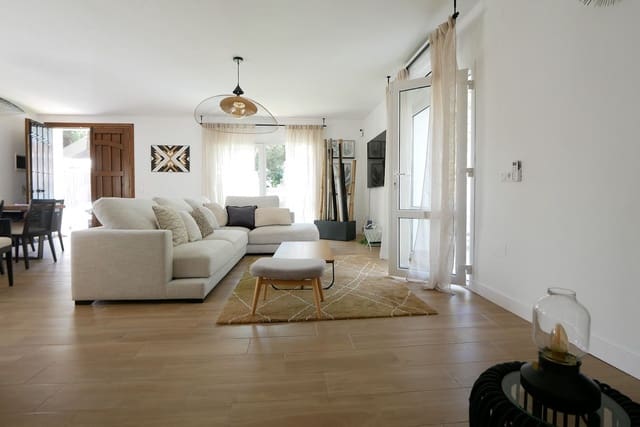 3 soverom Villa til salgs i Cabopino, Marbella med svømmebasseng garasje - € 1 290 000 (Ref: 9107906)