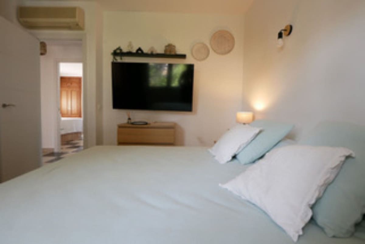 3 bedroom Villa for sale in Cabopino with pool garage - € 1,290,000 (Ref: 9107906)