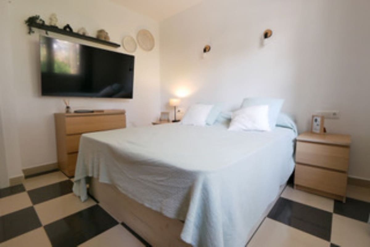 3 bedroom Villa for sale in Cabopino with pool garage - € 1,290,000 (Ref: 9107906)
