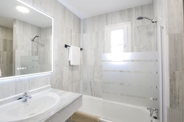 3 soveværelse Lejlighed til salg i Cabopino, Marbella med swimmingpool garage - € 528.000 (Ref: 9142454)