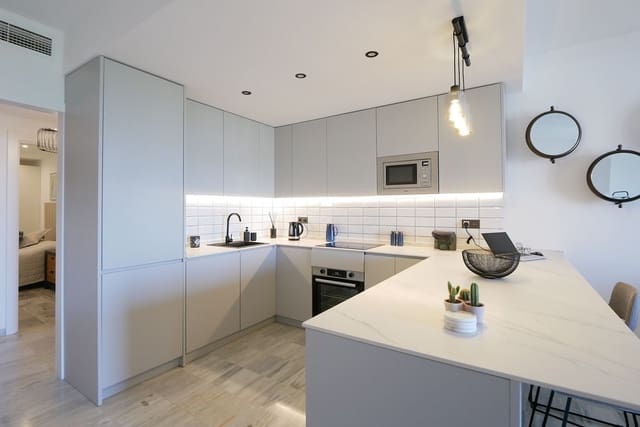 3 soveværelse Lejlighed til salg i Cabopino, Marbella med swimmingpool garage - € 528.000 (Ref: 9142454)