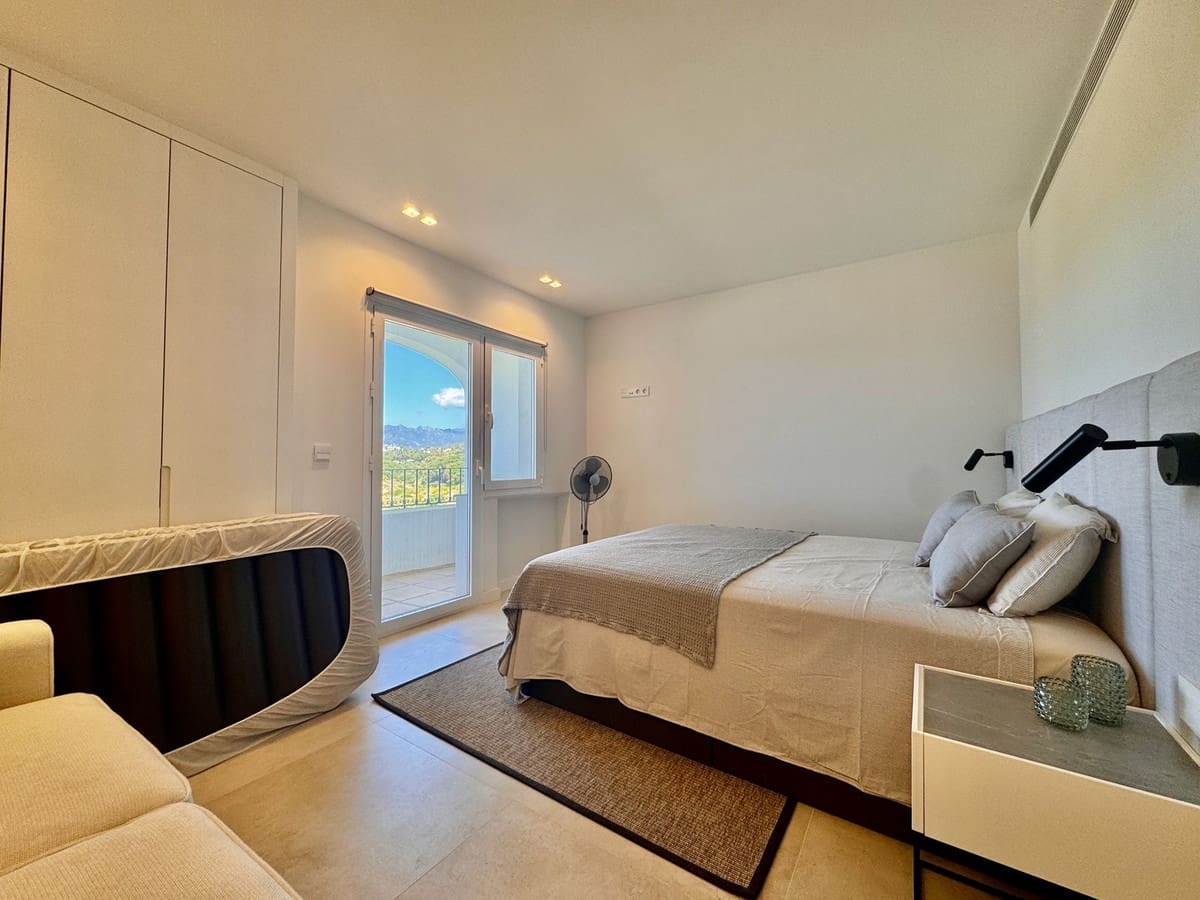 3 soverom Leilighet til salgs i Cabopino med svømmebasseng garasje - € 990 000 (Ref: 9144324)