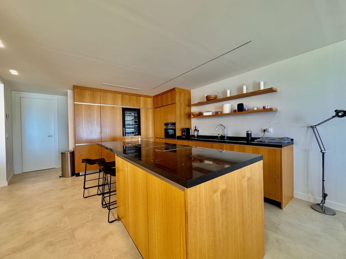 3 soveværelse Lejlighed til salg i Cabopino med swimmingpool garage - € 990.000 (Ref: 9144324)