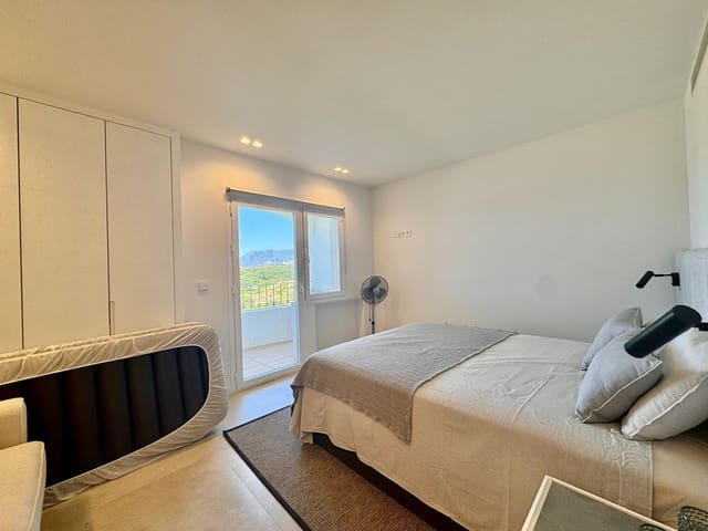 3 soveværelse Lejlighed til salg i Cabopino, Marbella med swimmingpool garage - € 990.000 (Ref: 9144324)