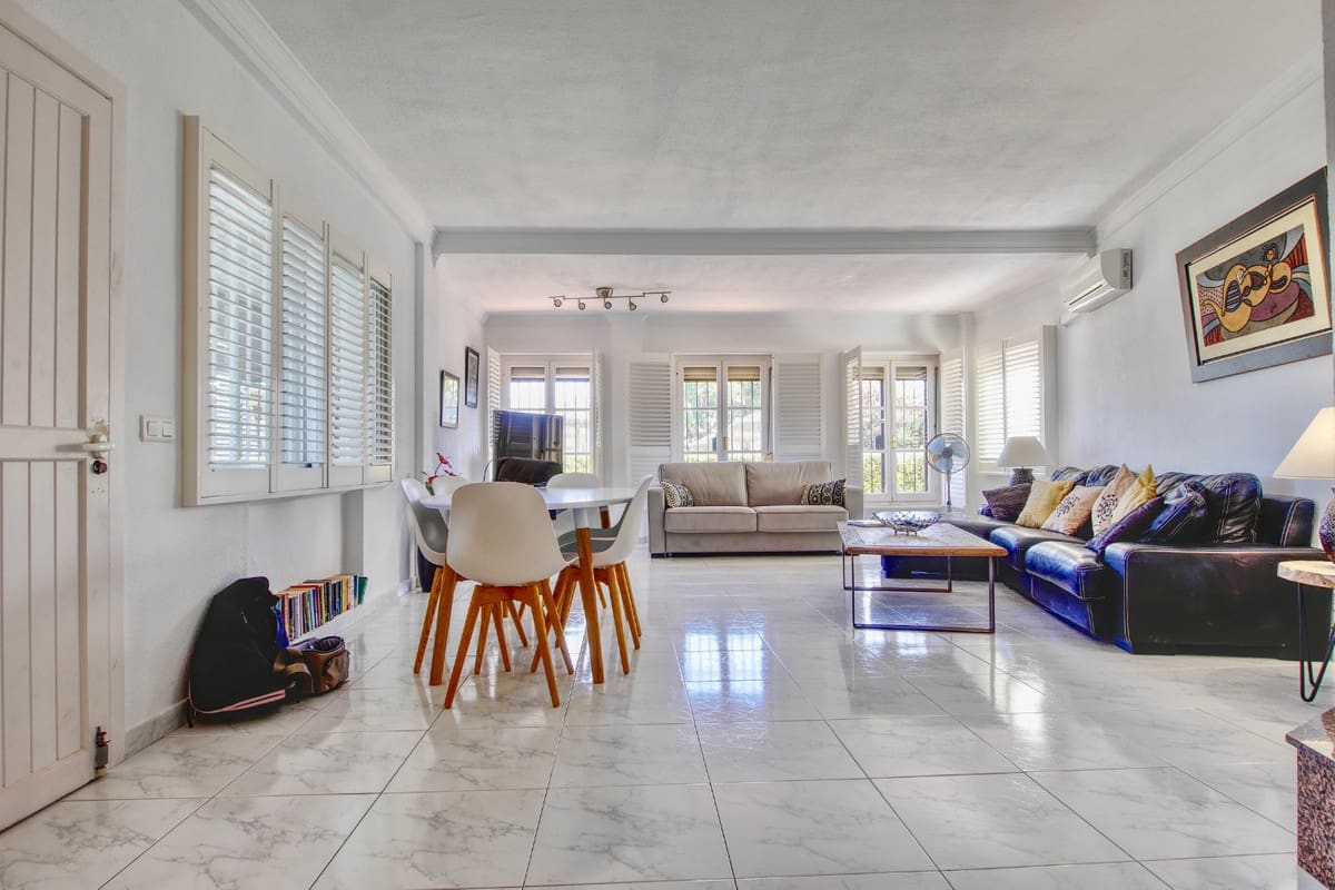 3 soveværelse Penthouse til salg i Cabopino med swimmingpool - € 895.000 (Ref: 9145213)