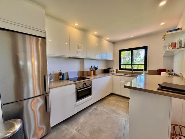 Ático de 3 habitaciones en Cabopino, Marbella en venta con piscina - 890.000 € (Ref: 9145213)