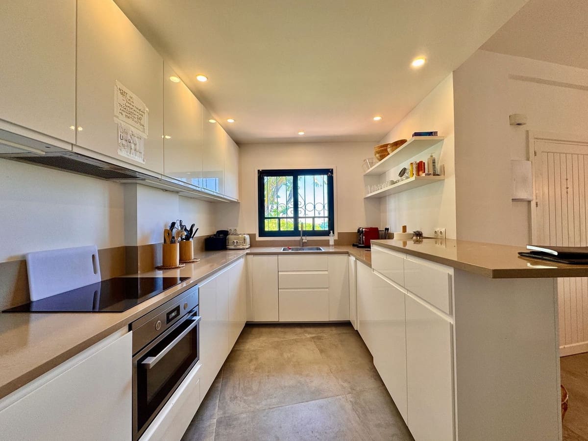 3 soveværelse Penthouse til salg i Cabopino med swimmingpool - € 890.000 (Ref: 9145213)