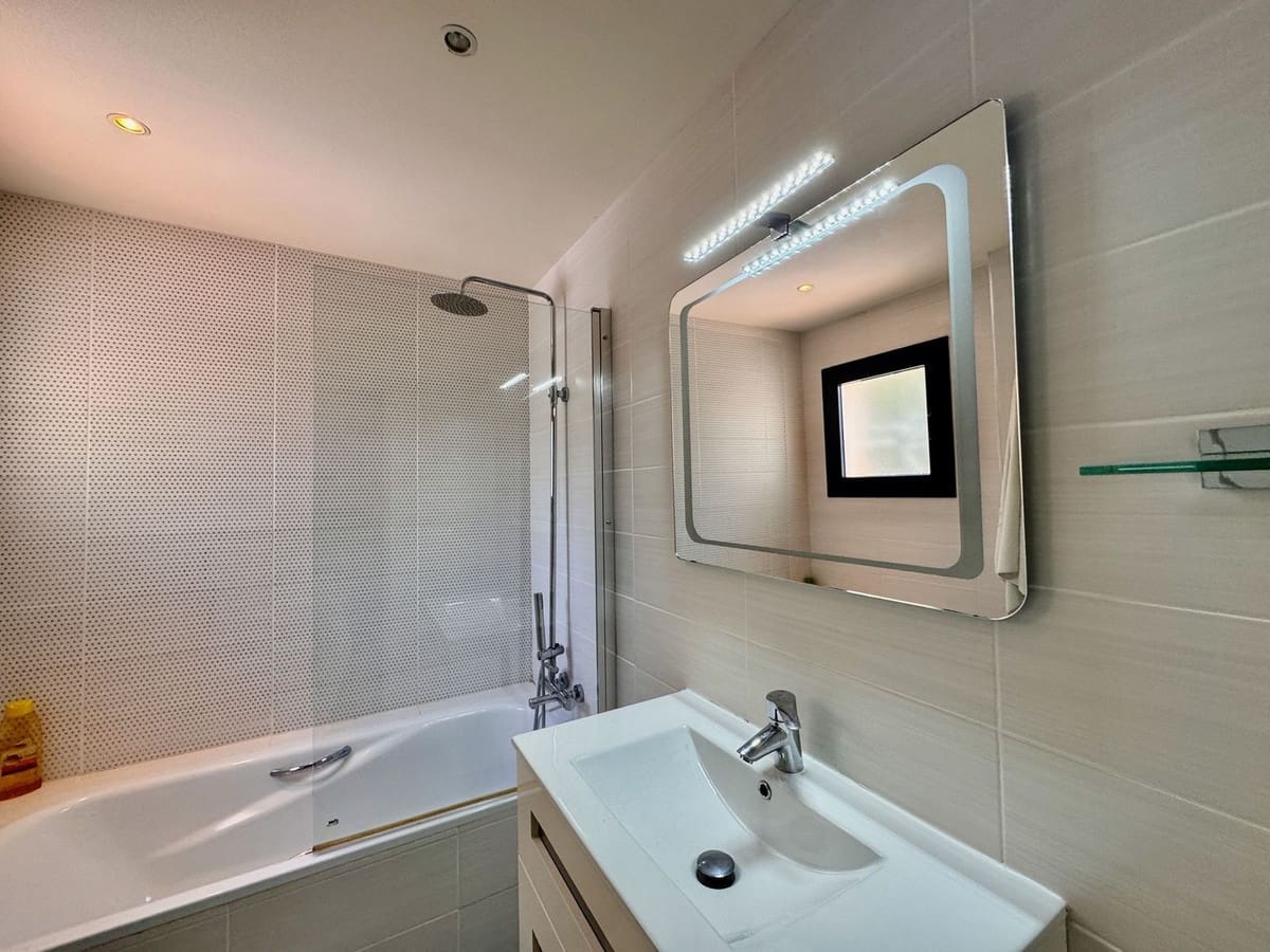 3 soveværelse Penthouse til salg i Cabopino med swimmingpool - € 890.000 (Ref: 9145213)