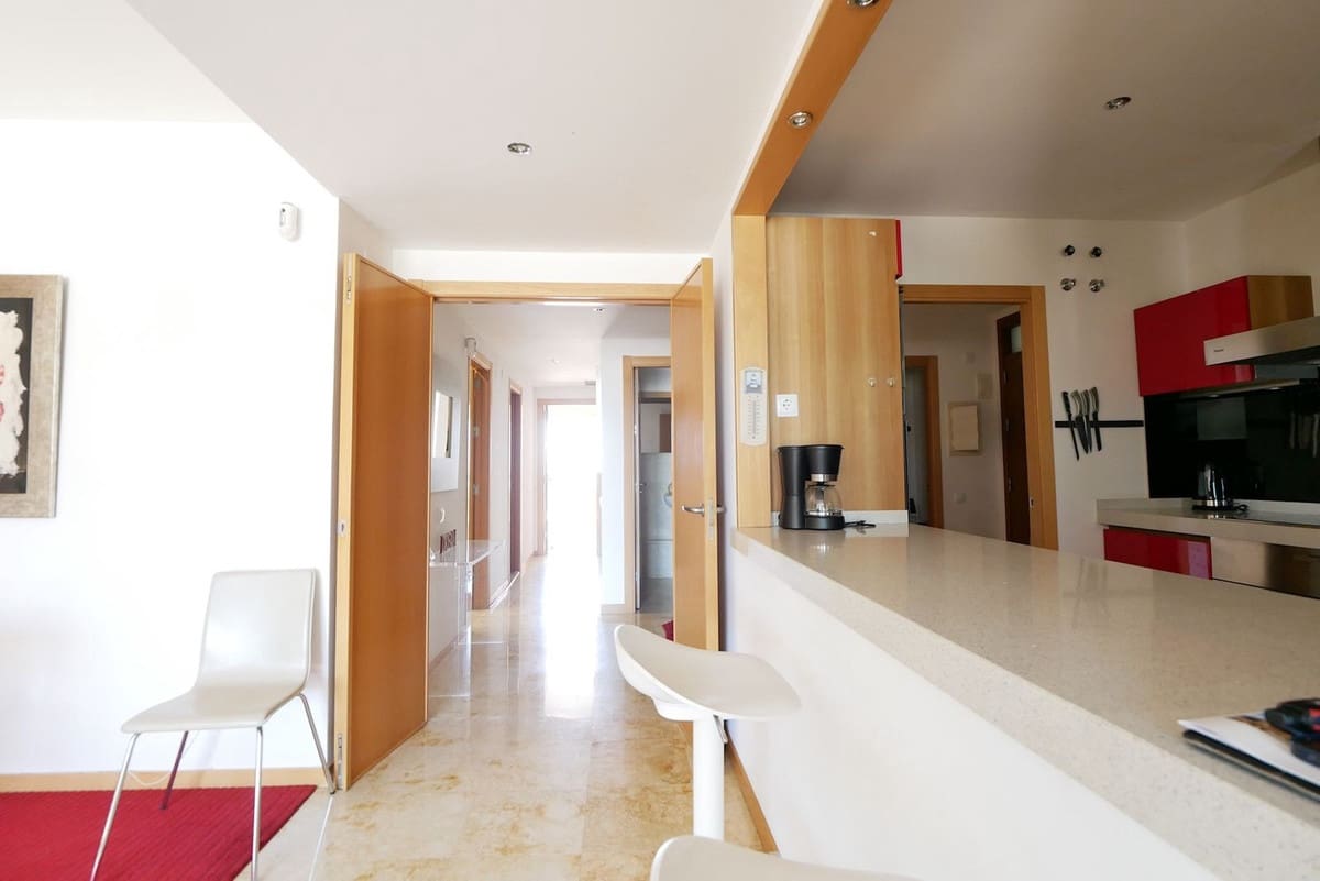 3 makuuhuone Kattohuoneisto myytävänä paikassa Los Monteros mukana uima-altaan 
autotalli - 595 000 € (Ref: 9158276)