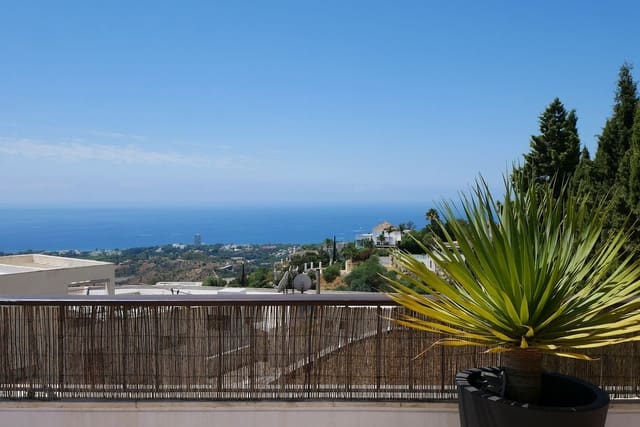 3 bedroom Penthouse for sale in Los Monteros, Marbella with pool garage - € 595,000 (Ref: 9158276)