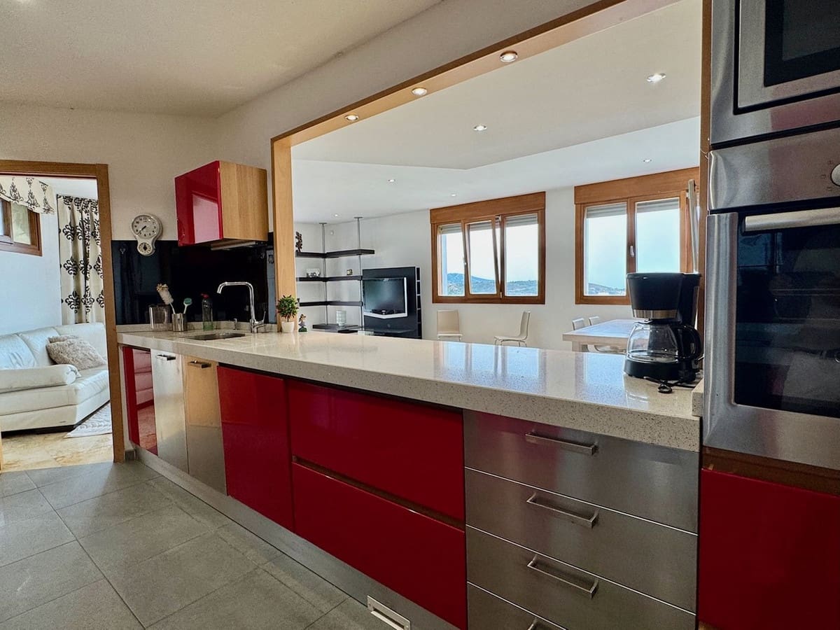 3 makuuhuone Kattohuoneisto myytävänä paikassa Los Monteros mukana uima-altaan 
autotalli - 595 000 € (Ref: 9158276)