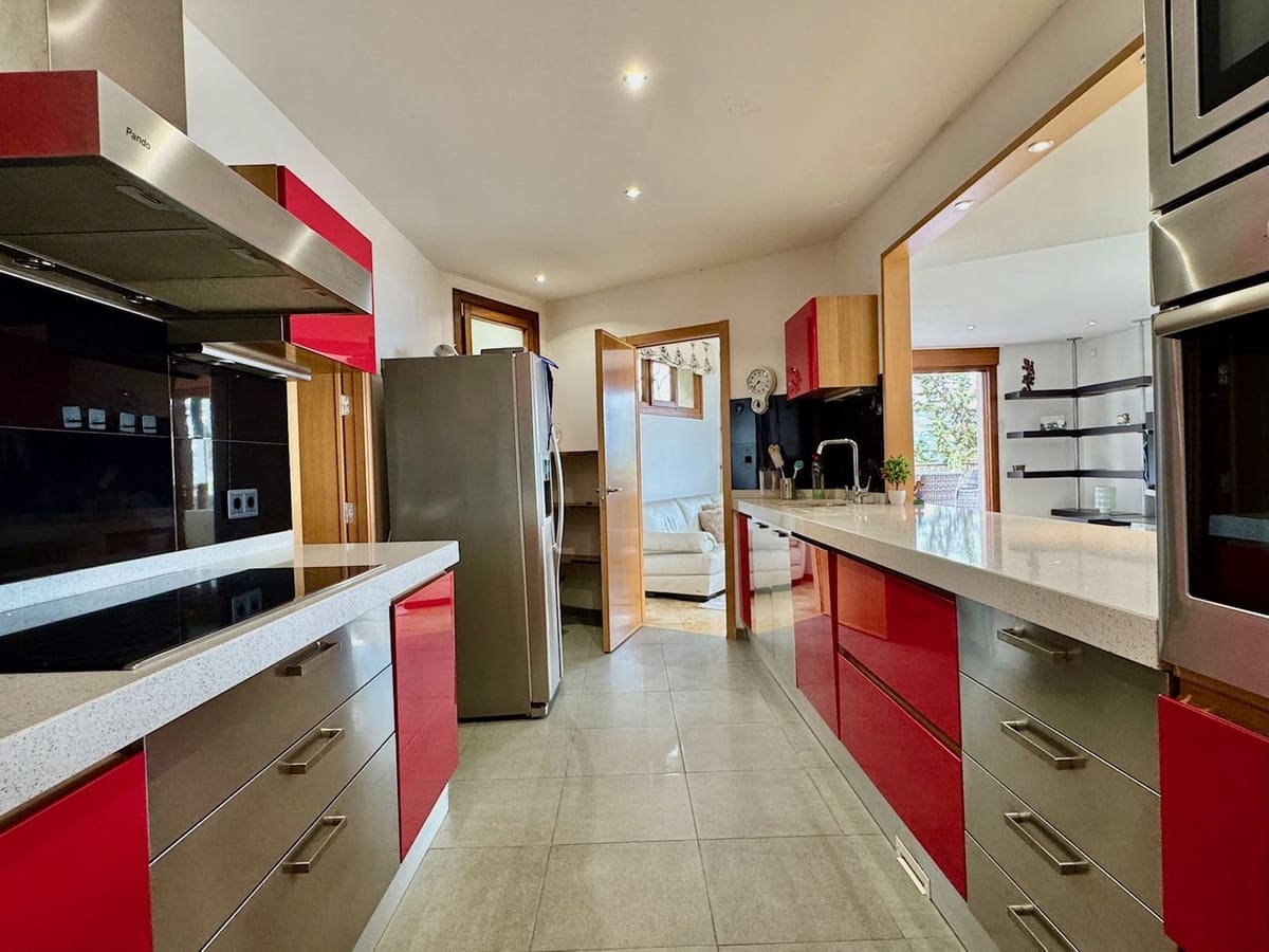 3 makuuhuone Kattohuoneisto myytävänä paikassa Los Monteros mukana uima-altaan 
autotalli - 595 000 € (Ref: 9158276)