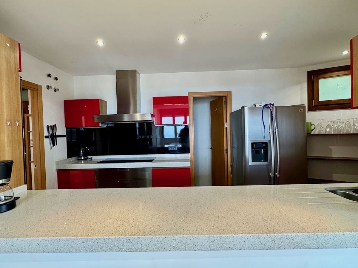 3 makuuhuone Kattohuoneisto myytävänä paikassa Los Monteros mukana uima-altaan 
autotalli - 595 000 € (Ref: 9158276)