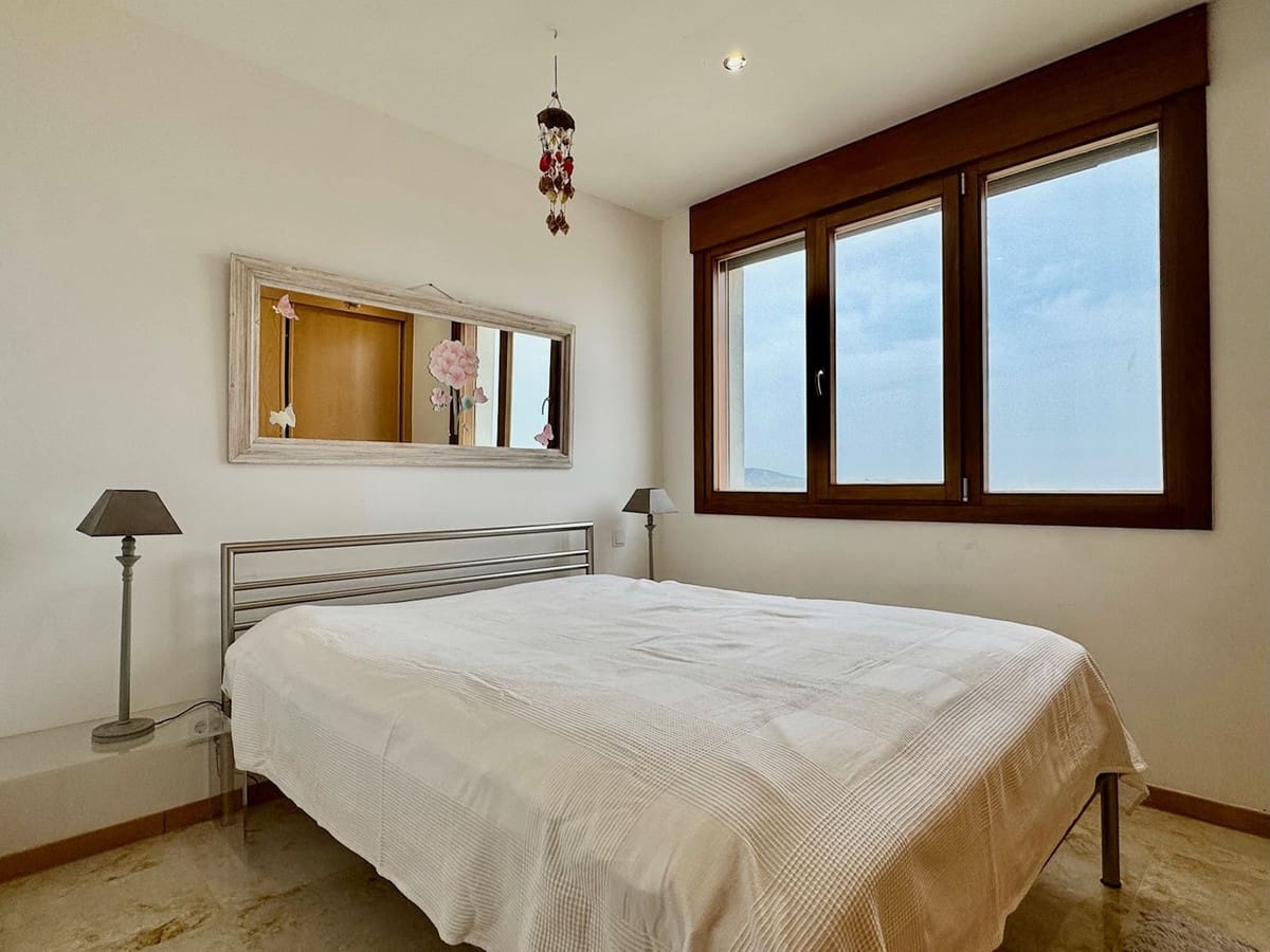 3 makuuhuone Kattohuoneisto myytävänä paikassa Los Monteros mukana uima-altaan 
autotalli - 595 000 € (Ref: 9158276)