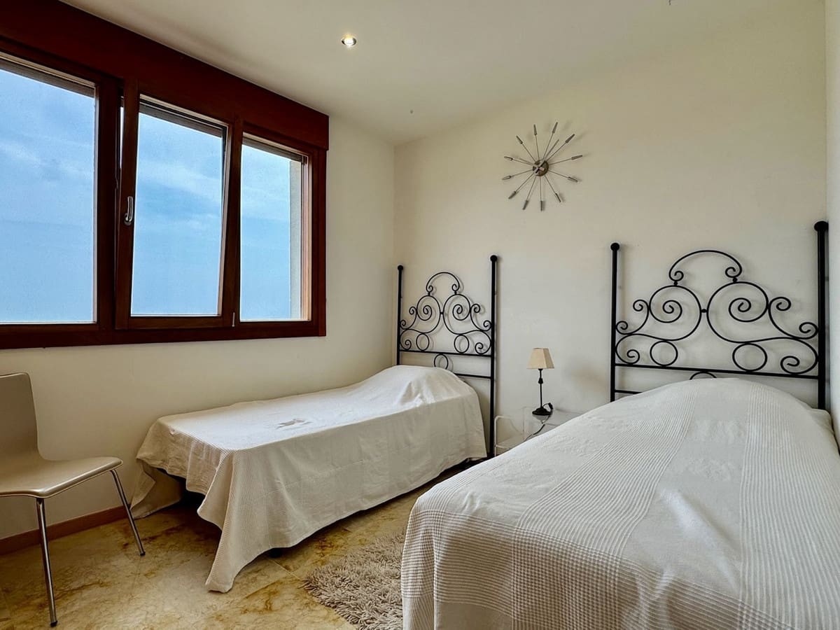 3 makuuhuone Kattohuoneisto myytävänä paikassa Los Monteros mukana uima-altaan 
autotalli - 595 000 € (Ref: 9158276)