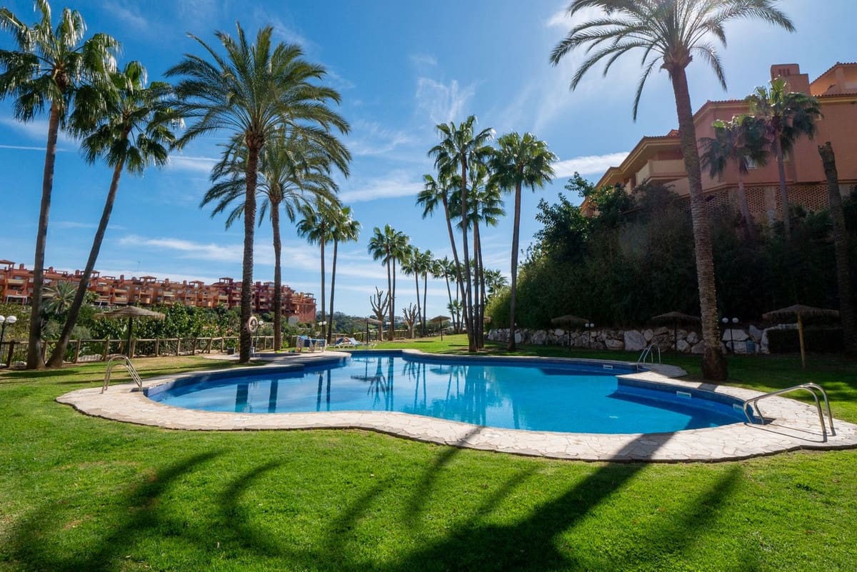 2 soveværelse Lejlighed til salg i La Reserva med swimmingpool garage - € 379.000 (Ref: 9162757)