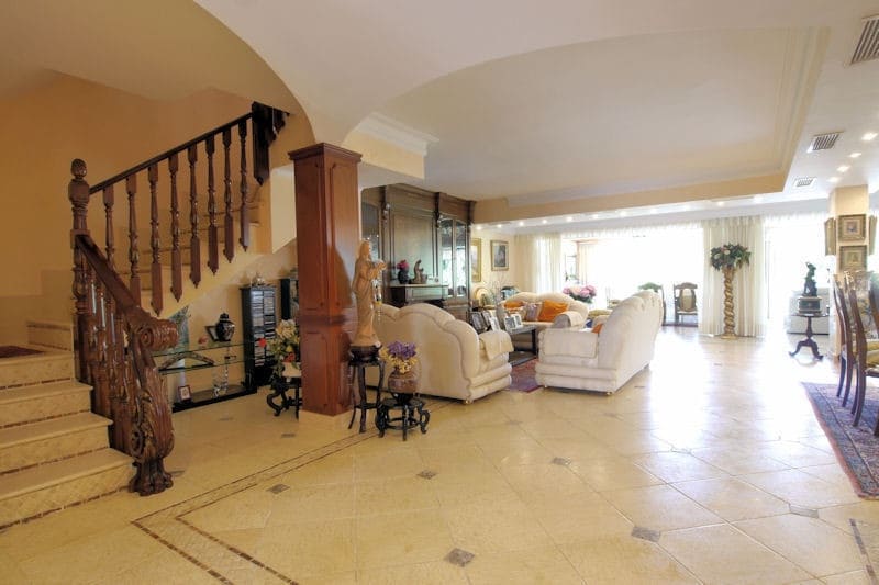 4 soverom Kjedet enebolig til salgs i Cabopino med svømmebasseng garasje - € 2 300 000 (Ref: 9162794)