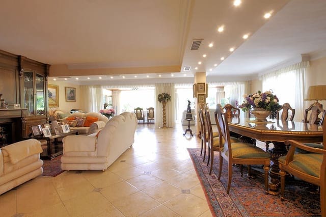 4 bedroom Semi-detached Villa for sale in Cabopino, Marbella with pool garage - € 2,300,000 (Ref: 9162794)