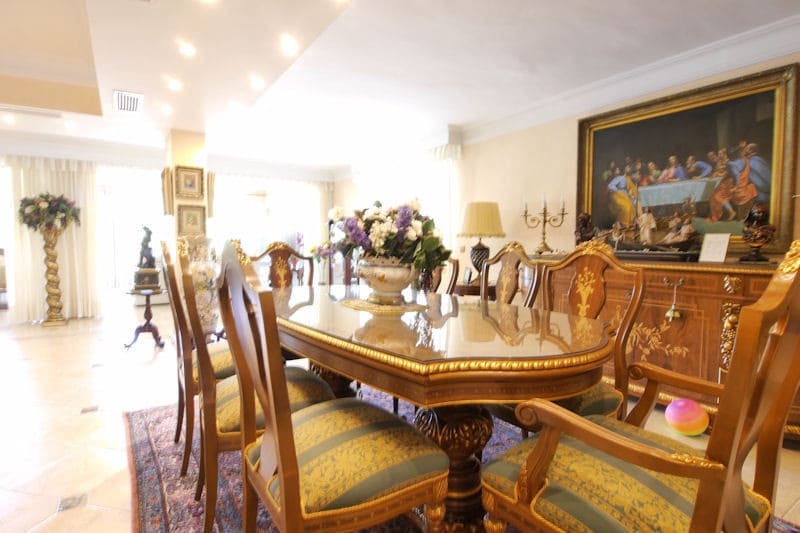 4 soverom Kjedet enebolig til salgs i Cabopino med svømmebasseng garasje - € 2 300 000 (Ref: 9162794)