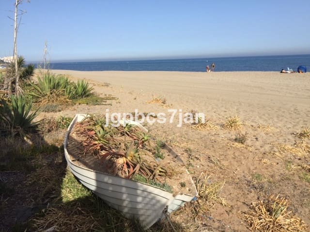 Pareado de 4 habitaciones en Cabopino, Marbella en venta con piscina garaje - 2.300.000 € (Ref: 9162794)