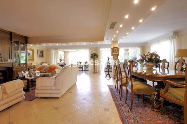 Pareado de 4 habitaciones en Cabopino, Marbella en venta con piscina garaje - 2.300.000 € (Ref: 9162794)