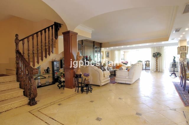 Pareado de 4 habitaciones en Cabopino, Marbella en venta con piscina garaje - 2.300.000 € (Ref: 9162794)
