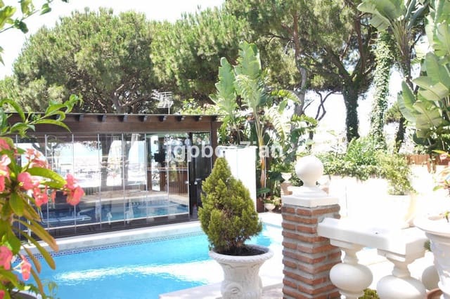 Pareado de 4 habitaciones en Cabopino, Marbella en venta con piscina garaje - 2.300.000 € (Ref: 9162794)