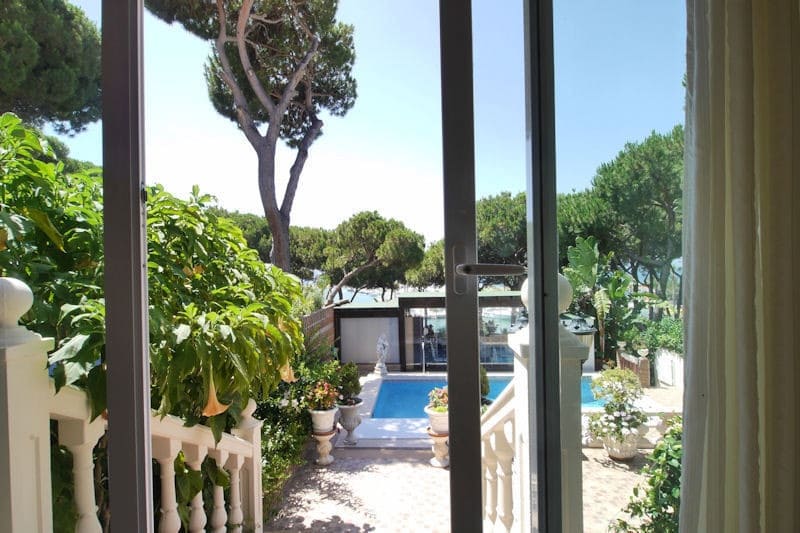 4 soveværelse Semi-Rækkehus til salg i Cabopino med swimmingpool garage - € 2.300.000 (Ref: 9162794)
