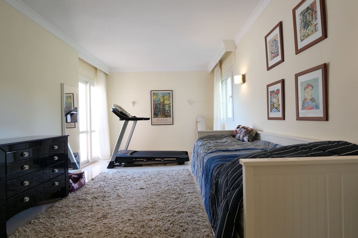 3 soveværelse Lejlighed til salg i Cabopino med swimmingpool garage - € 895.000 (Ref: 9166592)