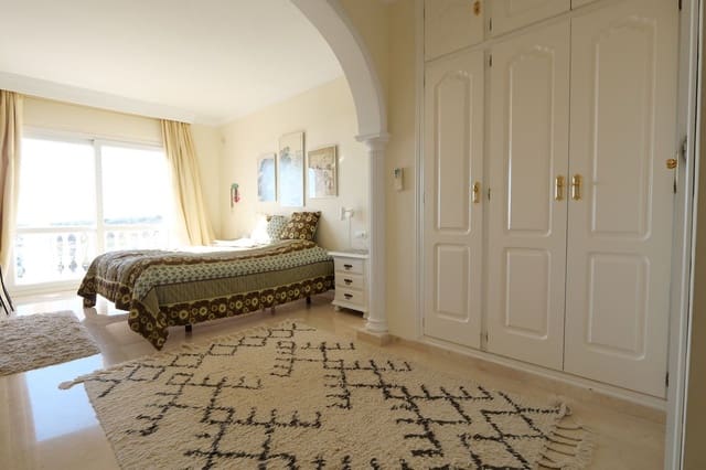 3 bedroom Apartment for sale in Cabopino, Marbella with pool garage - € 895,000 (Ref: 9166592)