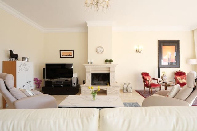 3 sypialnia Apartament na sprzedaż w Cabopino, Marbella z basenem garażem - 895 000 € (Ref: 9166592)